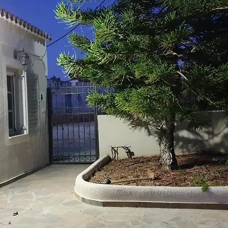 House With Sea View In Porto Heli, Fireplace And Garden Дом отдыха