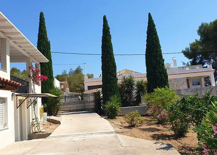 House With Sea View In Porto Heli, Fireplace And Garden Дом отдыха