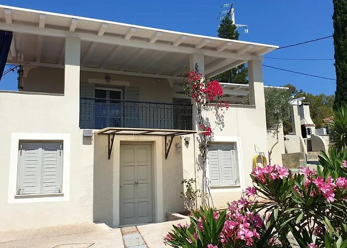 Дом отдыха House With Sea View In Porto Heli, Fireplace And Garden